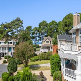 CL331: Lighthouse Jewel | Top Level Front Deck View