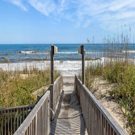 DU703: Chirality | Private Walkway to Beach