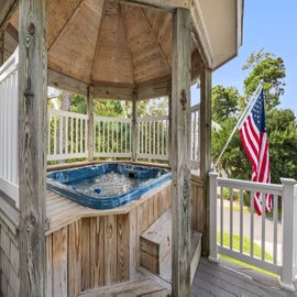 CL331: Lighthouse Jewel | Top Level Front Deck w/ Hot Tub