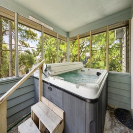 CL588: Hide Away Heaven | Top Level Screened Porch w/ Hot Tub