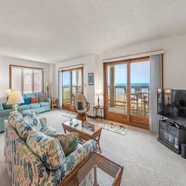 H304S: Heron Cove 304S | Living Area