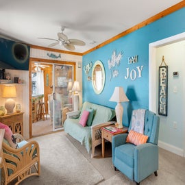 KDN4648: Barefoot Joy | Living Area